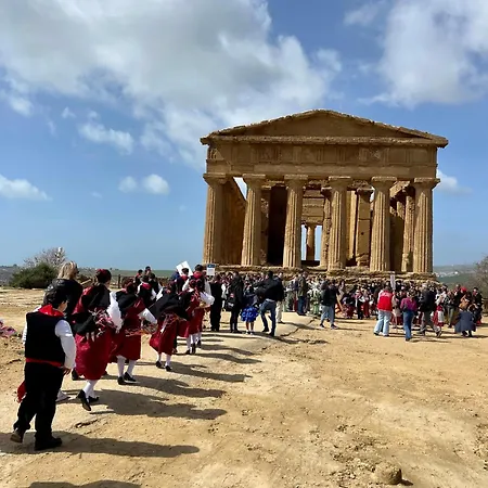 Дом отдыха La Casuzza Del Borgo *